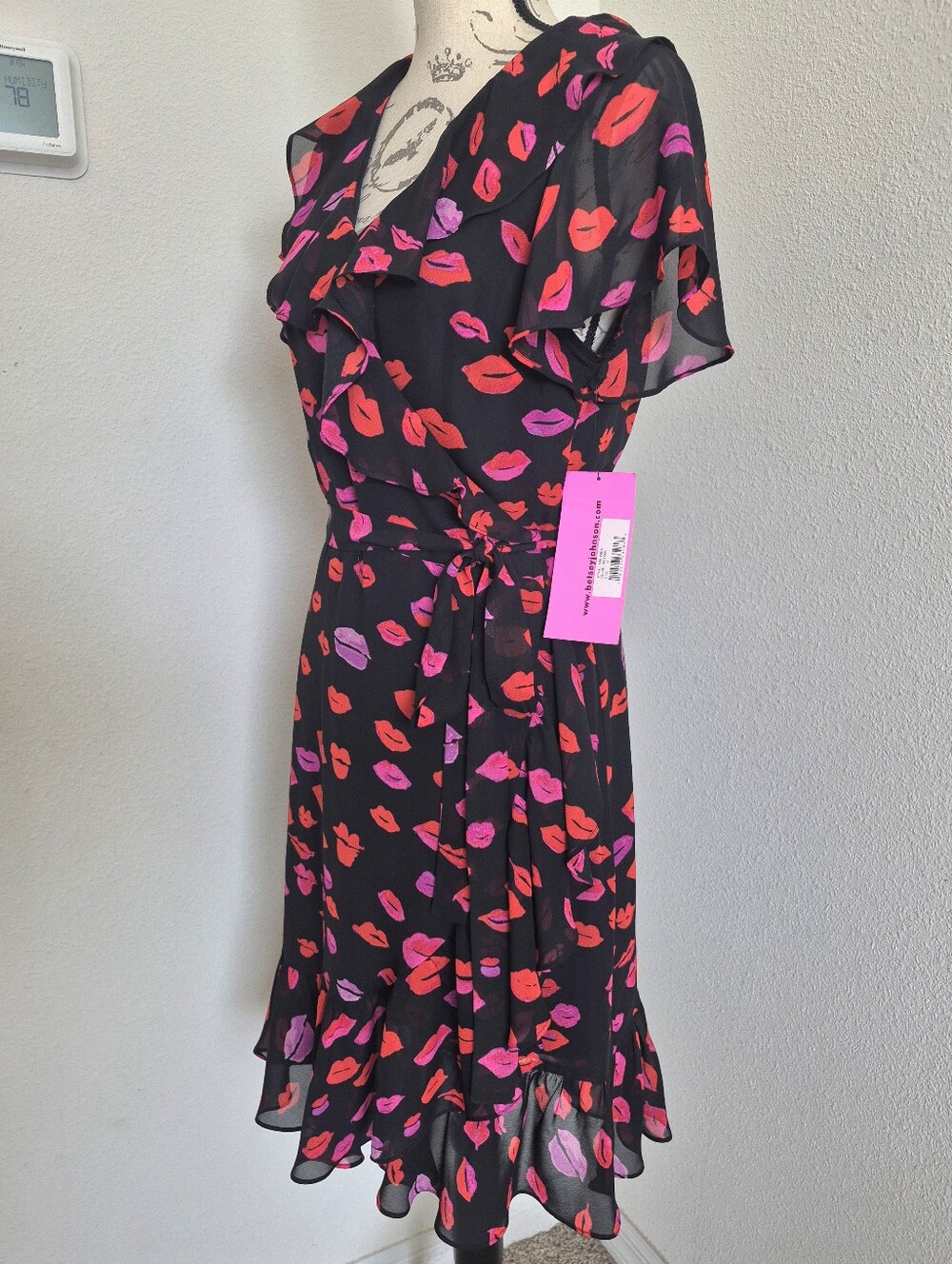 Betsey Johnson Red Kiss Lip Print Wrap Dress Size 12 Ruffle Cocktail party NWT - Picture 11 of 14